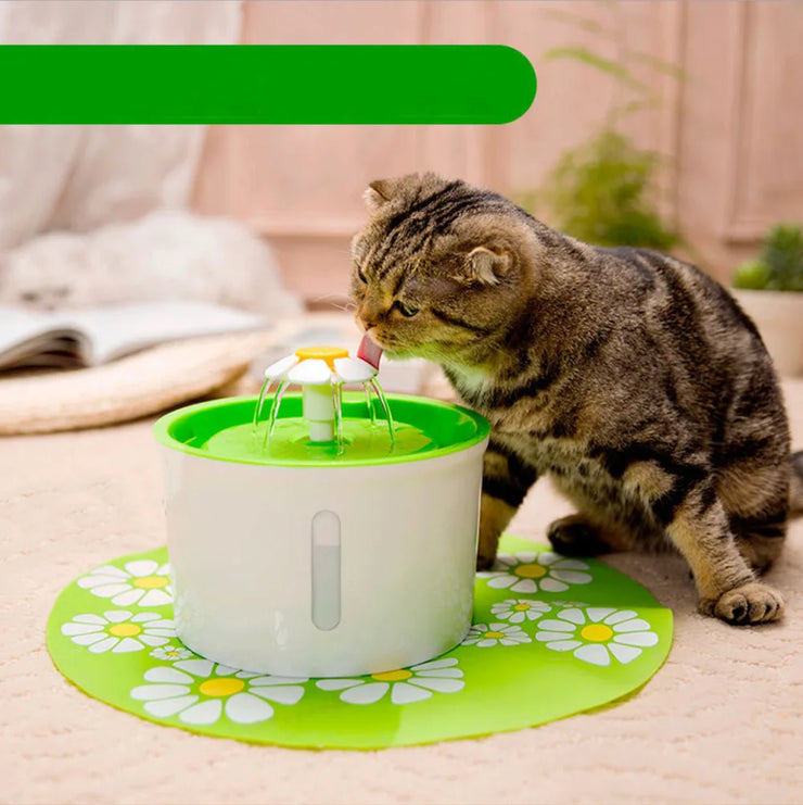 Keep Your Cat Hydrated and Healthy with Our Electric Cat Water Fountain - with Auto Filter and Mute Function, USB Powered for Easy Use